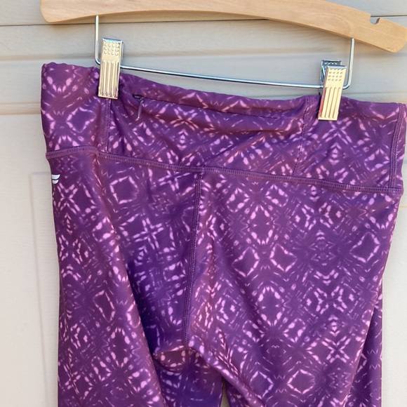 Women’s small super silky Capri workout pants - Picture 5 of 6